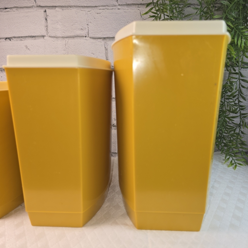 VINTAGE LUSTRO-WARE 4 PIECE PLASTIC NESTING CANISTER SET MID CENTURY EUC - Picture 9 of 9